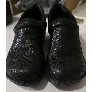 BOC Born Concept Shoes Womens 7W Paisley Embossed Clog Black Leather